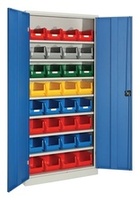 Skrine s plastovými boxmi