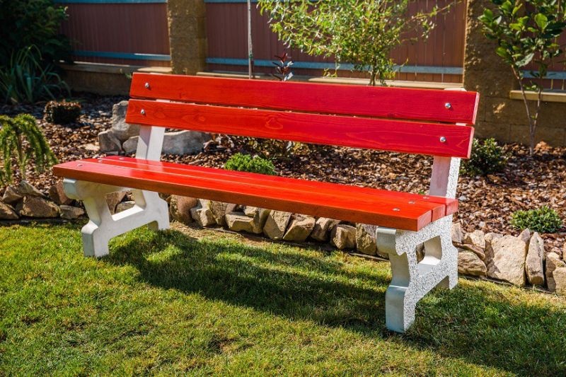 Parková lavička 1500 mm, smrekové laty a betónové nohy hladké pre zabetónovanie