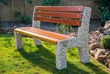 Parková lavička Lana 1900 mm, smrekové laty a betónové nohy - kamienok