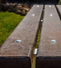 Parková lavička, bez operadla, plastové laty 1000 mm