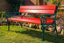 Parková lavička P2 1900 mm so smrekovými doskami a liatinovou konštrukciou
