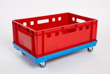 Plastový vozík pod prepravky, 2 otočné 50 mm polyuretánové kolieska, modrý