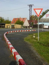 Ukončenie obrubníka so zámkovým spojom, žltá horná - 5
