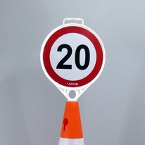 Plastová dopravná značka DZ - RÝCHLOSŤ 20km/hod vrátane kužeľa DZ - 50