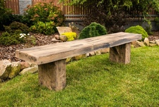 Betónová záhradná lavica bez operadla v imitácii dreva, dĺžka 200