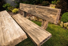 Betónová záhradná lavica s operadlom v imitácii dreva, dĺžka 200
