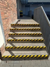 Protišmyková schodová lišta IG Fine, čierna-žltá, 7x3x150 cm - 1