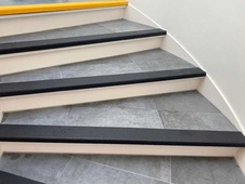 Protišmyková schodová lišta IG Fine, čierna, 5x5x80 cm - 1