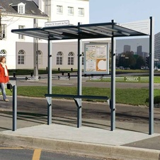Autobusová zastávka CONVI so svetelnou tabuľou napravo
